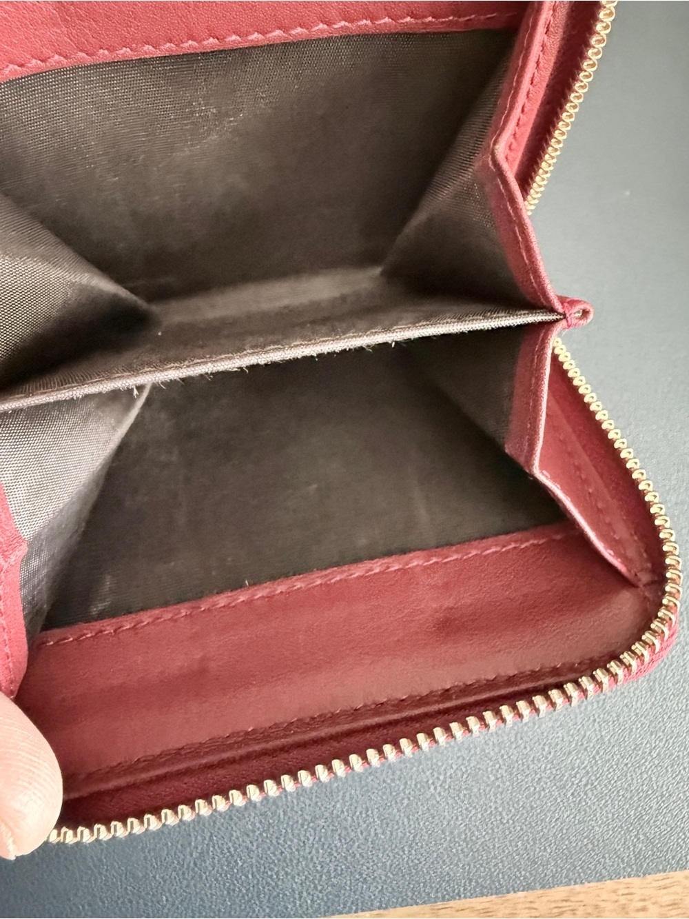 Red Gucci Embossed Compact Wallet - Picture 9 of 16